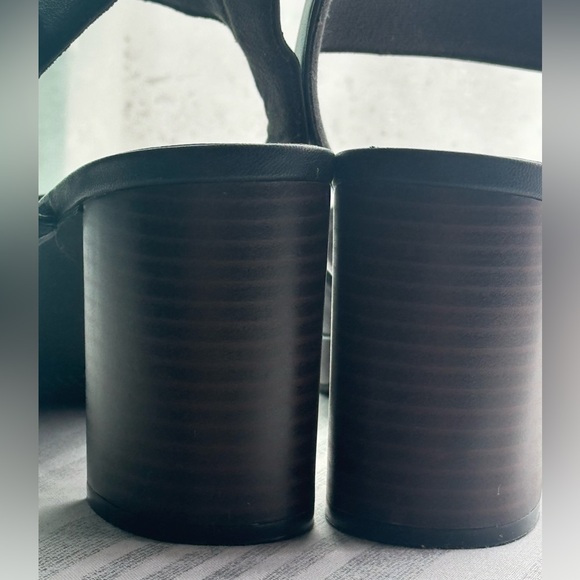 LIKE NEW- Clark’s Platform Heel W10 - Picture 9 of 10